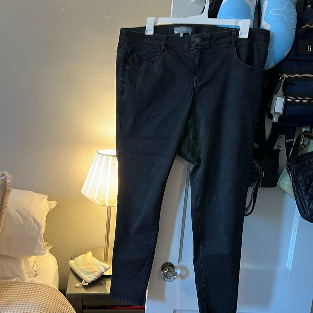 Black jeans. Super comfy!